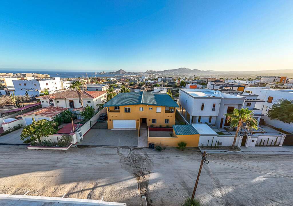 Los Cabos Cabo Bello Located in the desirable gated community of Cabo Bello, this duplex residence offers flexibility, privacy, and excellent income potential. Designed as two fully independent living spaces, the property features a total of five bedrooms, two kitchens, and two BBQ areas, ideal for large families or owners seeking to live in one unit while renting the other.One of Cabo Bello's standout features is its swimmable beach, one of the best in the Tezal area, just minutes away. Known for its security and peaceful atmosphere, the community offers gated access and 24/7 surveillance.Conveniently located near Fresko, Costco, Home Depot, and some of Cabo San Lucas' top restaurants, this property is perfect as a full-time residence, vacation home, or smart investment opportunity. – 12 Av. Crispin Ceseña, Cabo Corridor, BS