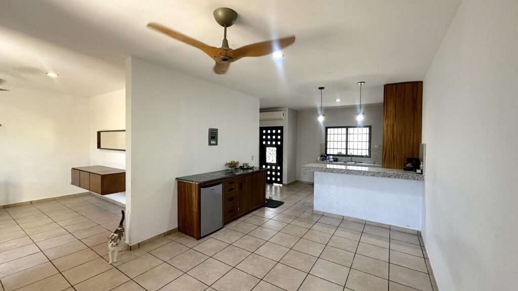 Los Cabos Ampliacion El Zacata EN VENTA CASA DE ENMEDIO, Col. Zacatal San José de Cabo.Esta casa se encuentra en un estado impecable, prácticamente nueva. Cuenta con recamara master con baño. 2 recamaras con closet. Todas las recamaras con aire acondicionado y closet. Estancia de sala y comedor con aire acondicionado. Total 2.5 baños. Amplio patio. Cisterna de 5,000 litros y tinaco de 1,100 litros. Tanque de gas LP estacionario. Calentador. Equipo hidroneumático. Conexiones listas para cocina y lavadora. Ubicada cerca de Oxxo, Chedraui, Smart Fit. Tienda Ley y Starbucks, escuelas y restaurantes. Vías rápidas por boulevard Forjadores y a 3 minutos de carretera Transpeninsular. – 2641 Margarita Street, Cabo San Lucas, BS