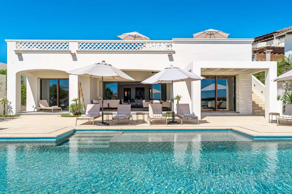 Los Cabos Fundadores Villa Maralta 62 offers contemporary coastal living in Puerto Los Cabos.This newly built 5-bedroom residence is designed around seamless indoor-outdoor flow, with main living areas opening toward the terrace, pool, and ocean – 36 El Encanto, San Jose del Cabo, BS