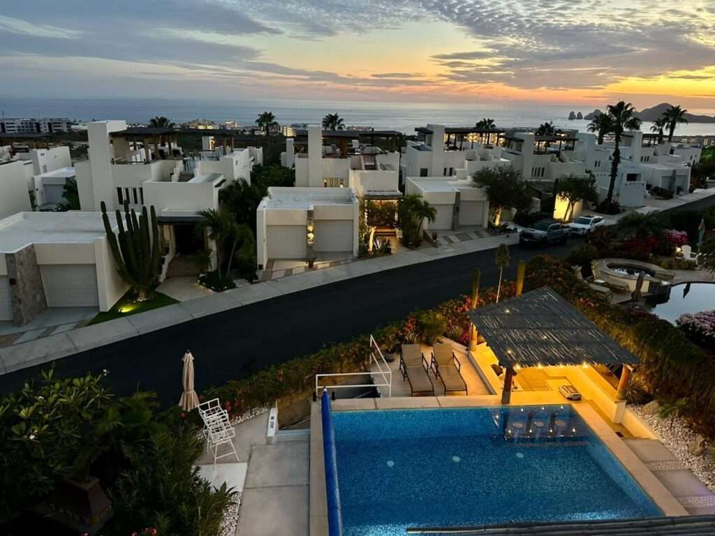 Los Cabos Cabo Bello Casa Granite, situated in the beachside gated community of Cabo Bello, brings together coastal living and everyday comfort just a short stroll from the swimmable beach. The main residence features three bedrooms and three bathrooms, of which two of these bedrooms are on a separate and private side of the house sharing an ocean – 5 Sol, Cabo Corridor, BS