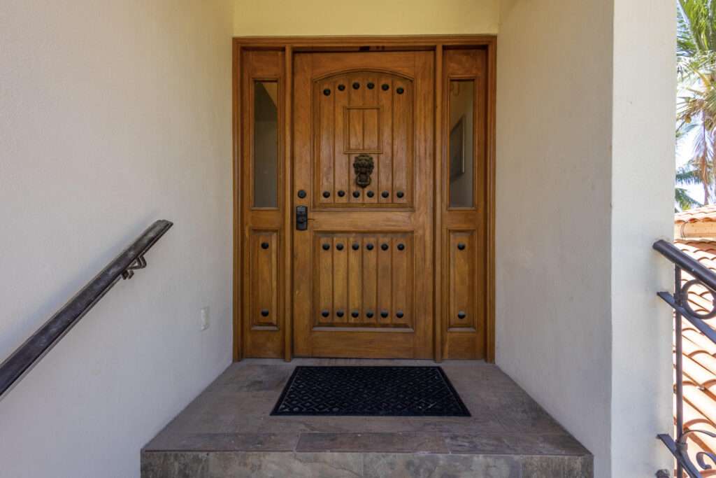 Los Cabos Pedregal Csl Discover Casa Rosa in the exclusive Pedregal of Cabo San Lucas! This cozy home has a proven rental history, ideal for investors or as a second home with high return potential. Its smart layout creates a warm, functional space to enjoy with family or friends. Includes a private room with full bath, perfect for guests or rental income. Located in a gated community with 24/7 security, tennis courts, spa, private beach access, and close to the marina, restaurants, and Cabo's vibrant nightlife. Features a beautiful private pool to enjoy the Los Cabos weather. Casa Rosa blends location, comfort, and profitability. – 68 Santa Carmela, Cabo Corridor, BS
