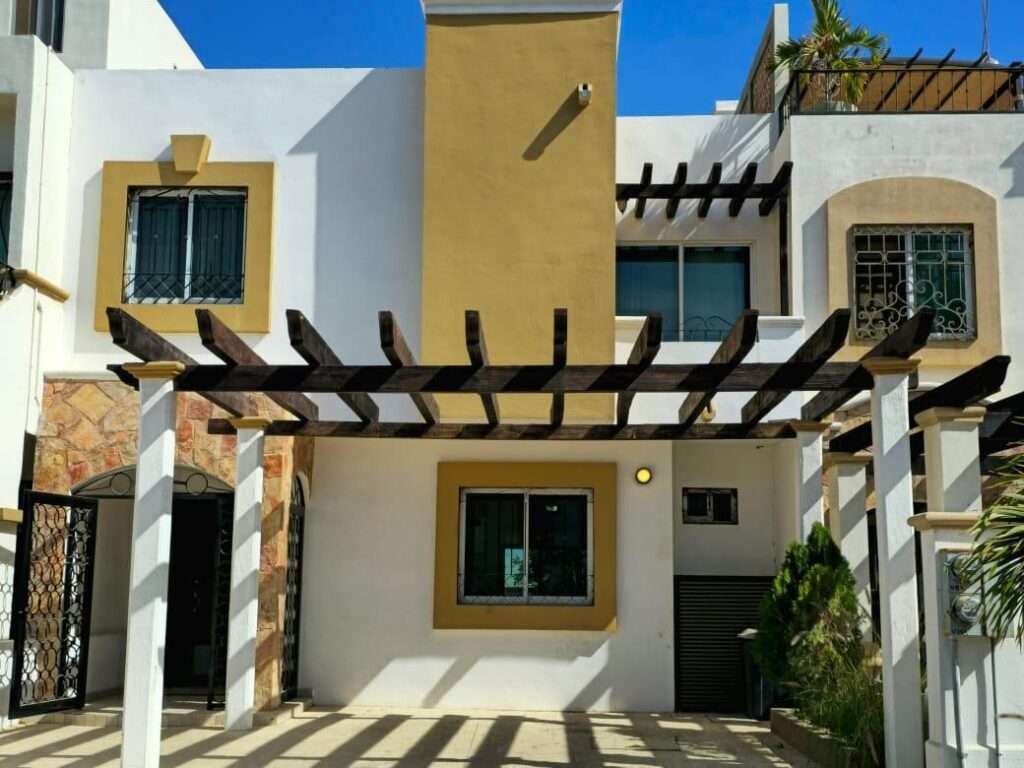 Los Cabos Terranova Terranova Residencial Hermosa casa amueblada y lista para habitar. Cuenta con 3 amplias recámaras (2 con terraza), 2.5 baños, sala, cocina y comedor y cisterna de 5,000L. Disfruta del patio privado con asador y horno para pizza.Acceso a áreas comunes con enorme jardín, juegos infantiles, Pet Park, pérgola y asador. Seguridad 24/7 con videovigilancia!* * * * * * * * *This fully furnished house is move-in ready, featuring 3 spacious bedrooms (2 with terraces), 2.5 bathrooms, living room, kitchen, dining area and 5,000 L water cistern. Enjoy a private patio with a BBQ & traditional pizza hovenAccess to common areas with a garden, pergola, kids & pets playground, and BBQ space24/7 security & video recording! – 87 Sierra de las Virgenes, Cabo San Lucas, BS