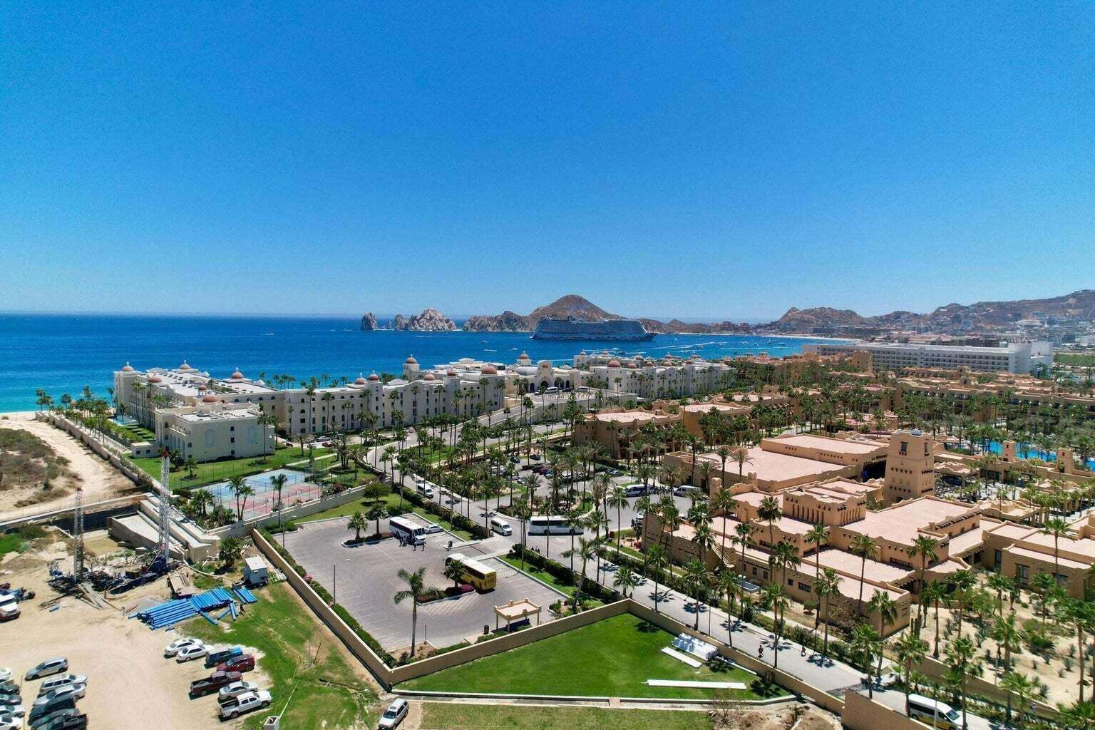 Los Cabos Amaterra Corner unit- Amaterra 304 D - is ideally located just 350 meters from Medano Beach, within the Amaterra Phase 2 building. This condo features 2 bedrooms and 2 full bathrooms, and is offered fully furnished and equipped, with one assigned parking space.It's a great option whether you're looking for a comfortable place to live or a property with rental potential. Residents enjoy access to a shared rooftop with a pool and beautiful for sale