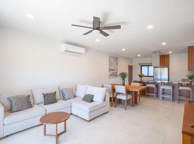 Los Cabos Avalon Owner financing! Pregunta por planes de financiamiento.Ubicado en una de las zonas con mayor crecimiento de El Tezal, Avalon ofrece una ubicación privilegiada con acceso rápido a la Carretera Transpeninsular, a solo minutos del centro de Cabo y la marina.Condo de 2 recámaras, 2 baños y un estacionamiento con pérgola. Ubicado en tercer nivel, con vistas al mar y a la ciudad que elevan la experiencia de vivir el espacio. Cuenta con una distribución espaciosa y una cocina integrada con barra de granito, que aporta un toque elegante y se convierte en el punto central del área social.Una excelente oportunidad de inversión, con un precio por debajo del promedio del mercado en la zona, ofreciendo un valor excepcional en el mercado actual. Agenda tu visita. for sale