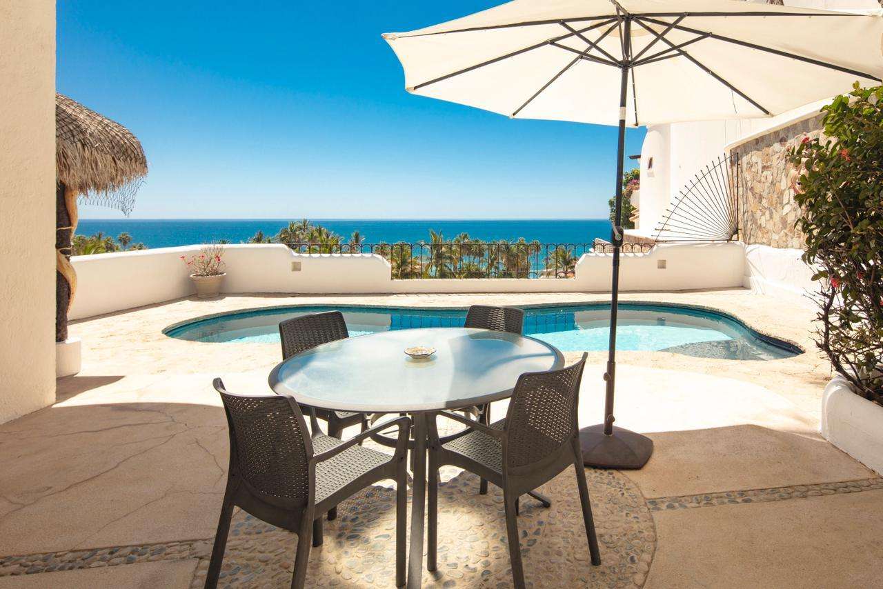 Los Cabos Cresta Del Mar Located on a Cul De sac - A luxurious 4 bed 4 and 2 half bath House with full casita that has a separate entrance and kitchen. Ocean for sale