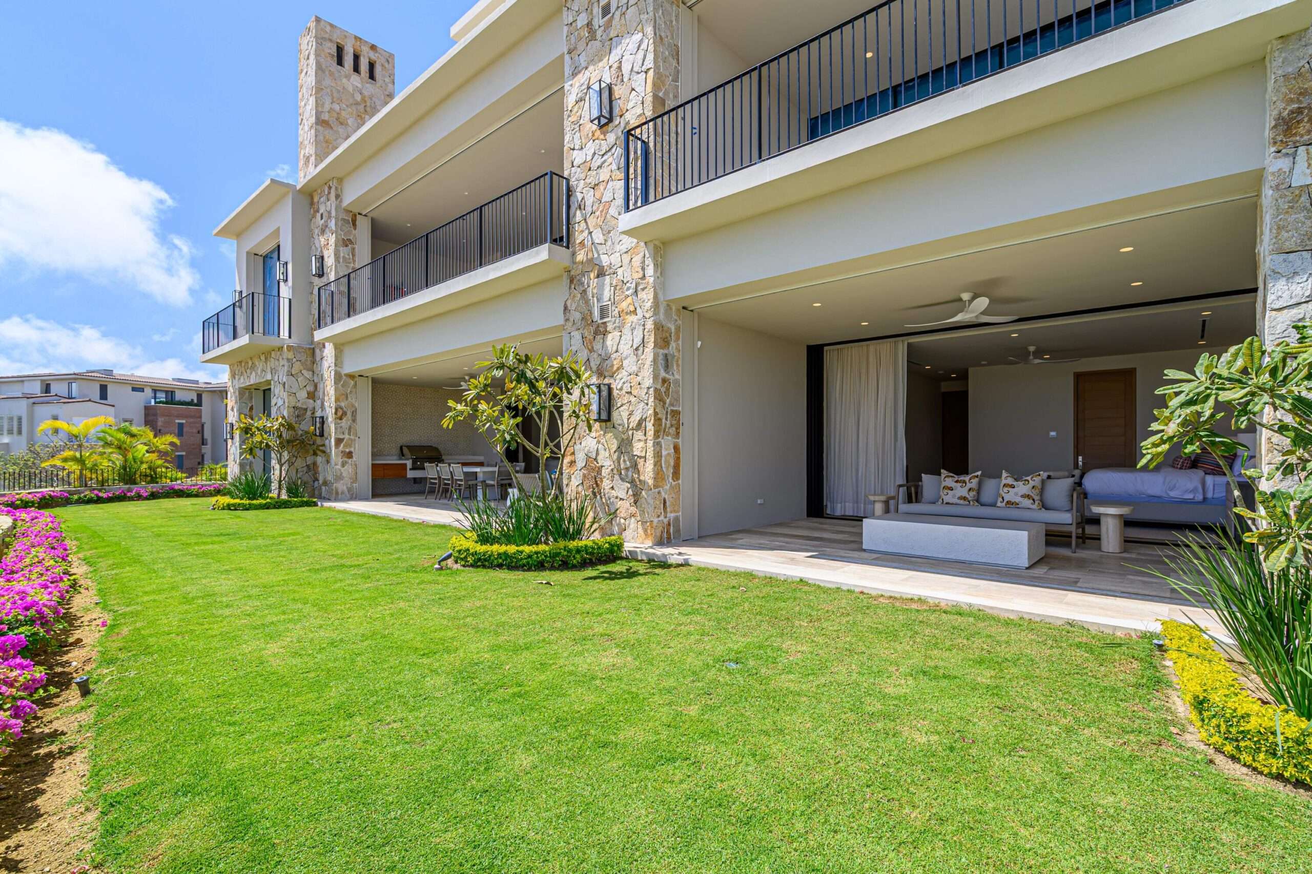 Los Cabos Alegranza This penthouse unit with its beautiful rooftop lounging area has spectacular ocean and estuary for sale