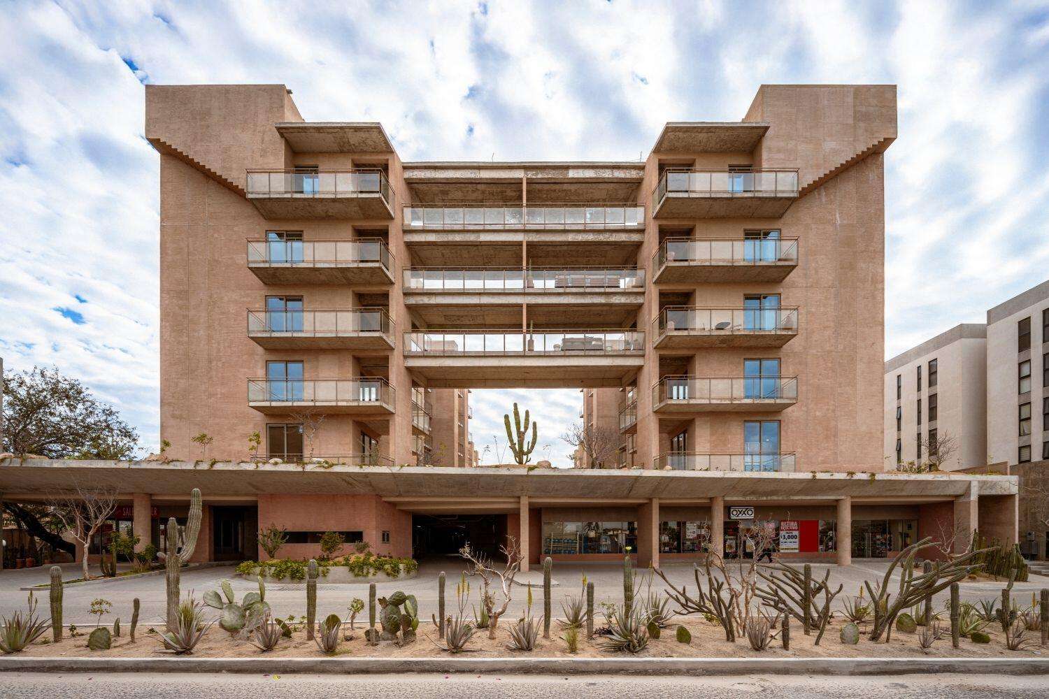 Calle acceso al Hotel RIU, Cabo Corridor, BS