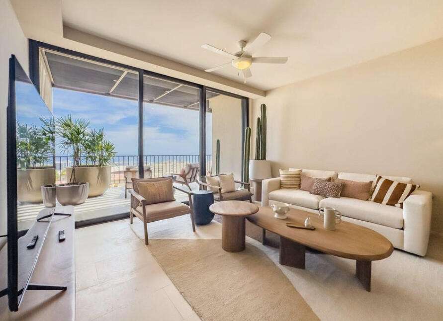 Los Cabos El Tezal E;General This luxurious apartment at Lucca Tower, Cabo San Lucas, offers spectacular – Camino a Solaria, Cabo Corridor, BS