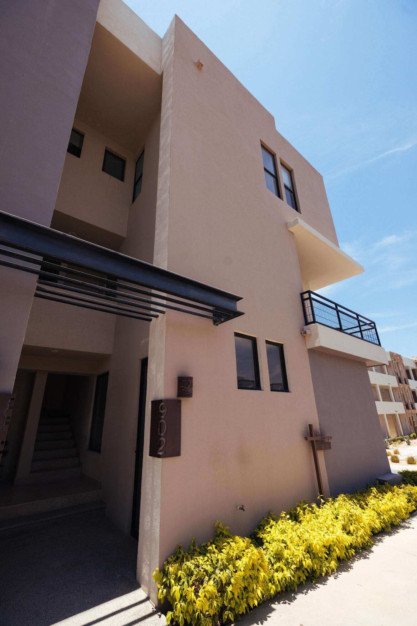 Los Cabos Camino Del Mar Beautiful Townhome - This Townhome in Camino del Mar, El Tezal, offers unmatched value. Enjoy modern interiors, a rooftop terrace with iconic for sale