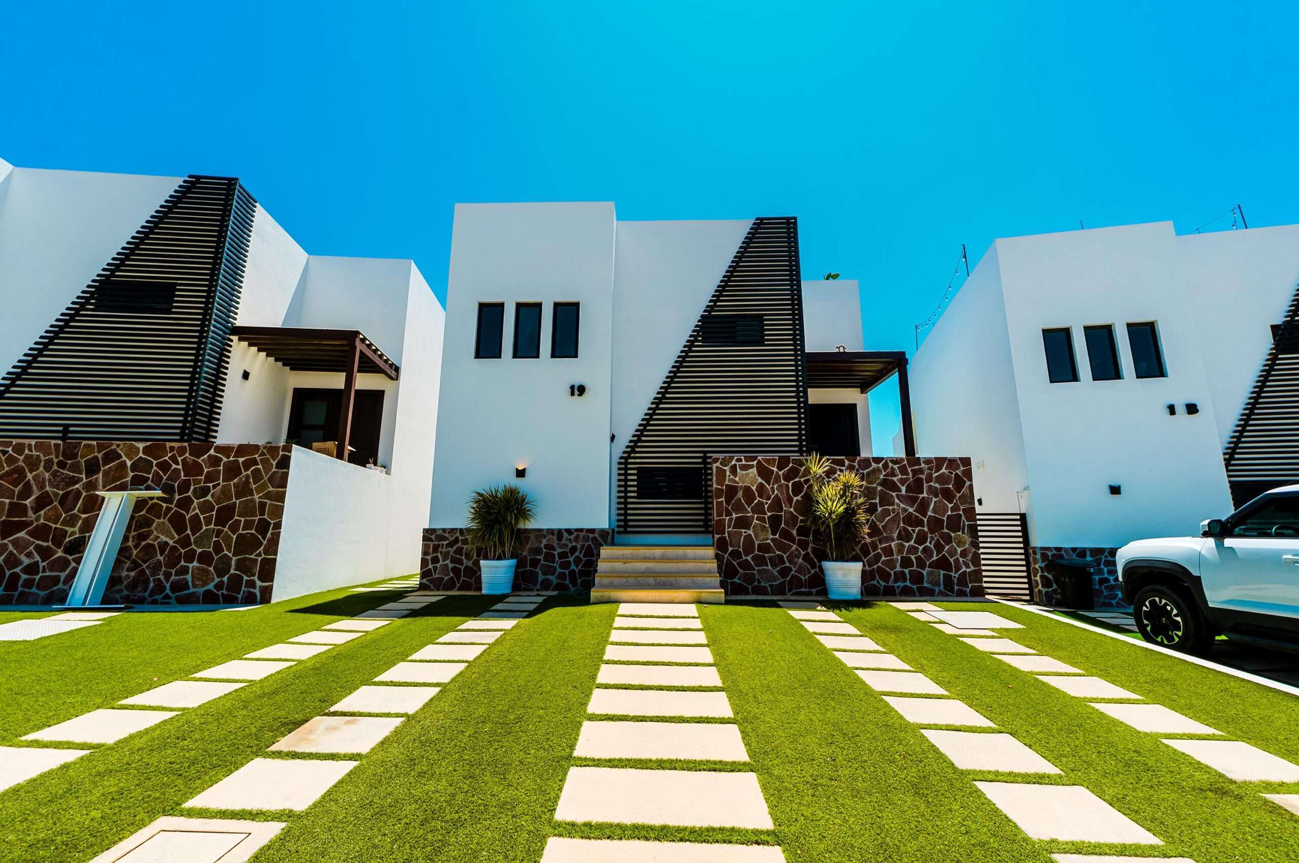 Los Cabos Vista Vela Spacious 3-bedroom, 3.5-bathroom home located just behind Soriana El Tezal. Offered unfurnished, this property features a private rooftop with ocean for sale