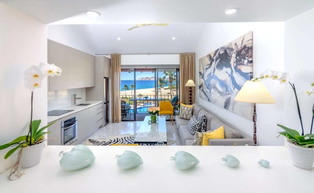 Los Cabos Casa Del Mar New York style pied-a-terre Penthouse, a one-of-a-kind beachfront living experience.This exquisitely remodeled and custom-designed corner honeymoon suite features soaring ceilings and is filled with natural light, offering paramount – Casa del Mar Villa Ballena, San Jose Corridor, BS
