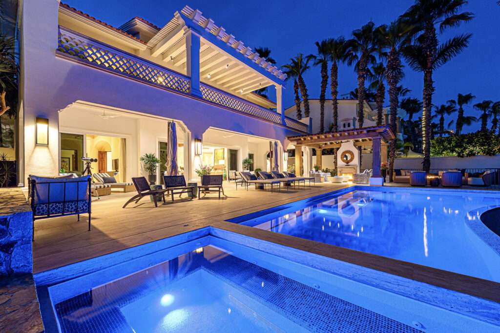 Los Cabos Sjd-Inland/Golf:Gen Incredible property with a 3 bedroom unit and 3 additional detached and independent access rental units on the top level, plus a restaurant set up construction on the lower level, Few steps from La Comer and right in front of Fonatur play ground. A short walk to San Jose del Cabo beach, and less than 10 minutes away from Downtown San Jose.This property has great rental potential as well as turn the local section as restaurant. Don't miss the opportunity to invest in this property with multiple benefits. – Casita 11, Casa Amore, San Jose Corridor, San Jose Corridor, BS