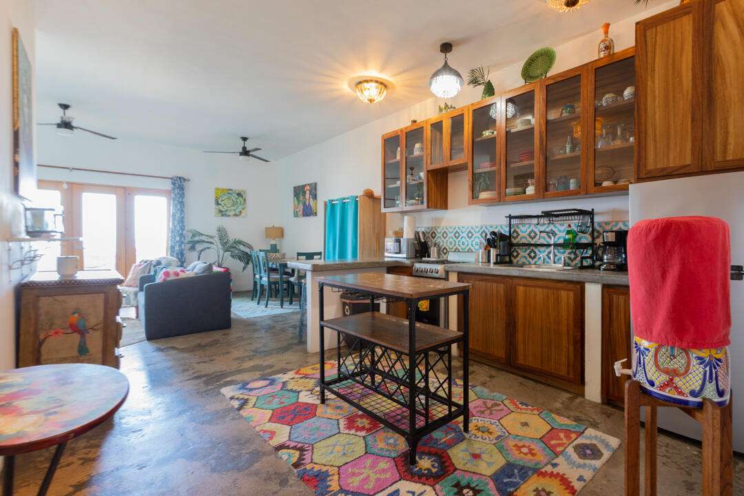 Los Cabos Hacienda Csl Located on Cabo's famous Medano Beach, this luxurious 3-bedroom condo offers a prime opportunity for those seeking a prestigious residence or a high-end investment. With panoramic for sale