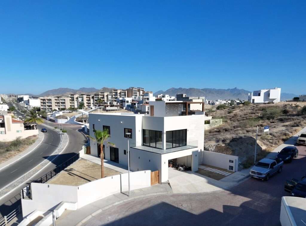 Los Cabos Sjd-Inland/Golf:Gen Modern home for sale in one of the best and safest areas of the neighborhood, elevated and free from flood risk, with beautiful ocean and park – Cerro del Vigia, San Jose del Cabo, BS