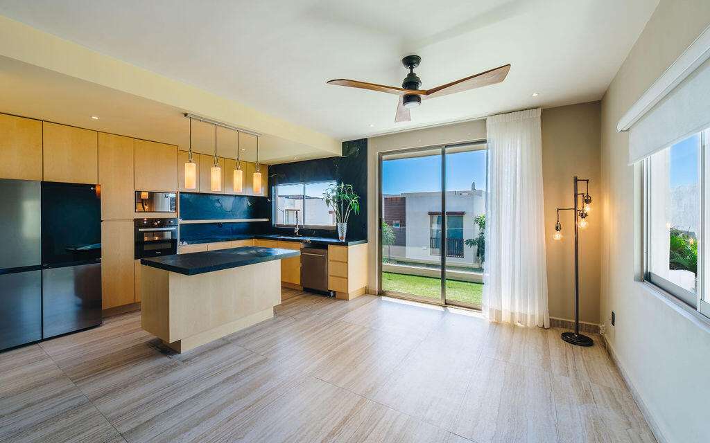 Los Cabos Chamizal Live or invest smart in this versatile 3-bedroom, 3-bath property in San JosΓ© del Cabo. Featuring two fully independent units: a 1-bedroom studio with full kitchen, private bath, laundry area, and separate entrance; and a spacious 2-bedroom, 2-bath unit with its own kitchen, laundry room, and entrance. Both are fully furnished and equipped with air conditioning. Ideal to live in one and rent the other short or long term. Located in a safe, desirable neighborhood loved by locals and expats. Just minutes from the beach, shops, and restaurants β with a rooftop terrace offering stunning ocean for sale