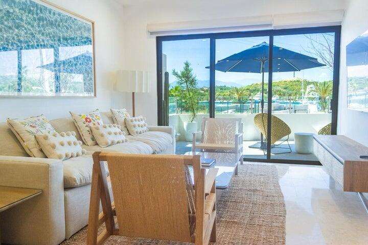 Los Cabos Sjd Marina:General SharkBay Boutique Home is located in one of the most iconic and vibrant communities of San Jose del Cabo, the exclusive Marina Puerto Los Cabos. Only 6 units in the complex with a beautiful contemporary design and access to a rooftop with pool, Jacuzzi, pergola area and breathtaking for sale
