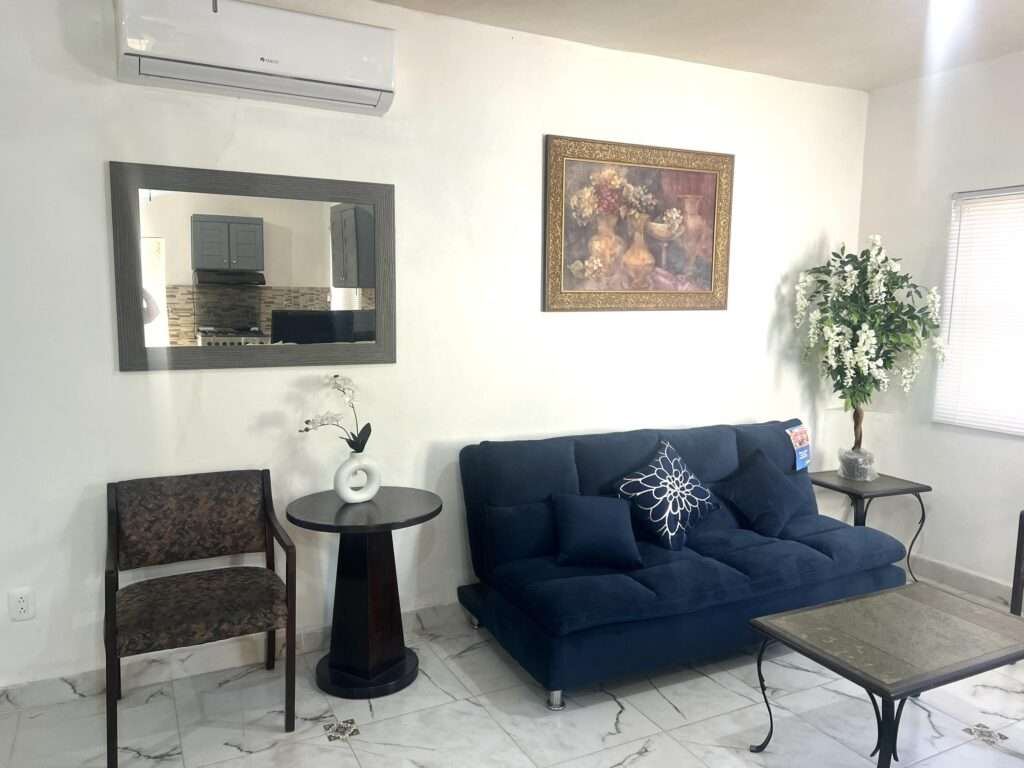Los Cabos Ampliacion El Zacata EN VENTA CASA DE ENMEDIO, Col. Zacatal San José de Cabo.Esta casa se encuentra en un estado impecable, prácticamente nueva. Cuenta con recamara master con baño. 2 recamaras con closet. Todas las recamaras con aire acondicionado y closet. Estancia de sala y comedor con aire acondicionado. Total 2.5 baños. Amplio patio. Cisterna de 5,000 litros y tinaco de 1,100 litros. Tanque de gas LP estacionario. Calentador. Equipo hidroneumático. Conexiones listas para cocina y lavadora. Ubicada cerca de Oxxo, Chedraui, Smart Fit. Tienda Ley y Starbucks, escuelas y restaurantes. Vías rápidas por boulevard Forjadores y a 3 minutos de carretera Transpeninsular. – LOT40 M.17 TULUPAN, Cabo San Lucas, BS