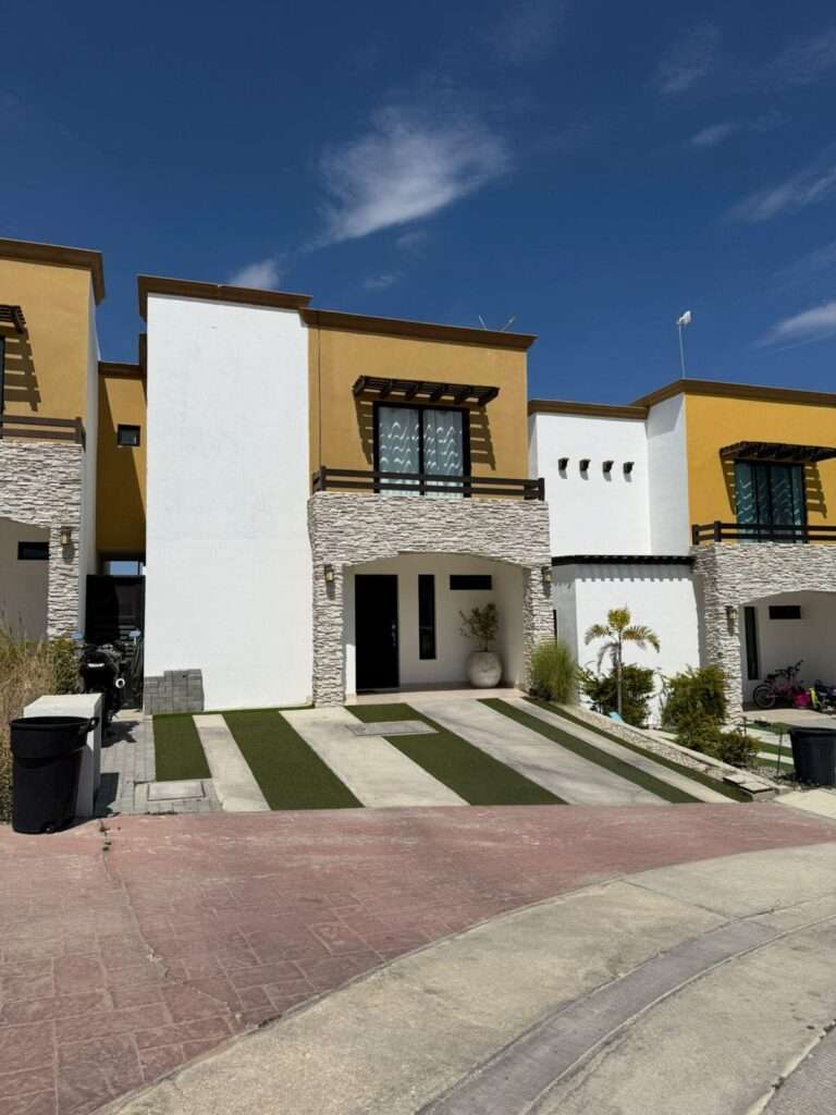 Los Cabos Camino Del Mar A unique opportunity to acquire a furnished home with 3 bedrooms, 2 and a ½ baths, 2 car garage, patio, and a rooftop with ocean, mountain and golf course – Lt4 Mz1 Amatista, San Jose del Cabo, BS