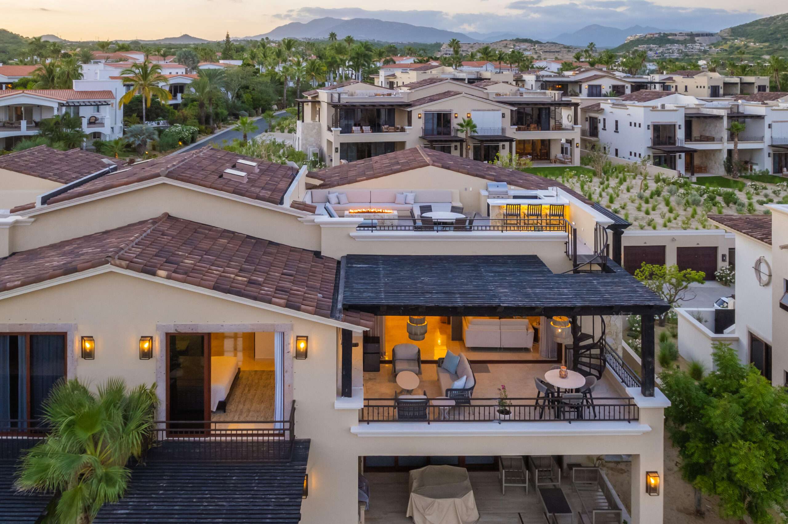 Los Cabos Palmilla Dunes Within Palmilla, one of Cabo´s most prestigious communities, this turn key penthouse with a private rooftop offers beautiful for sale