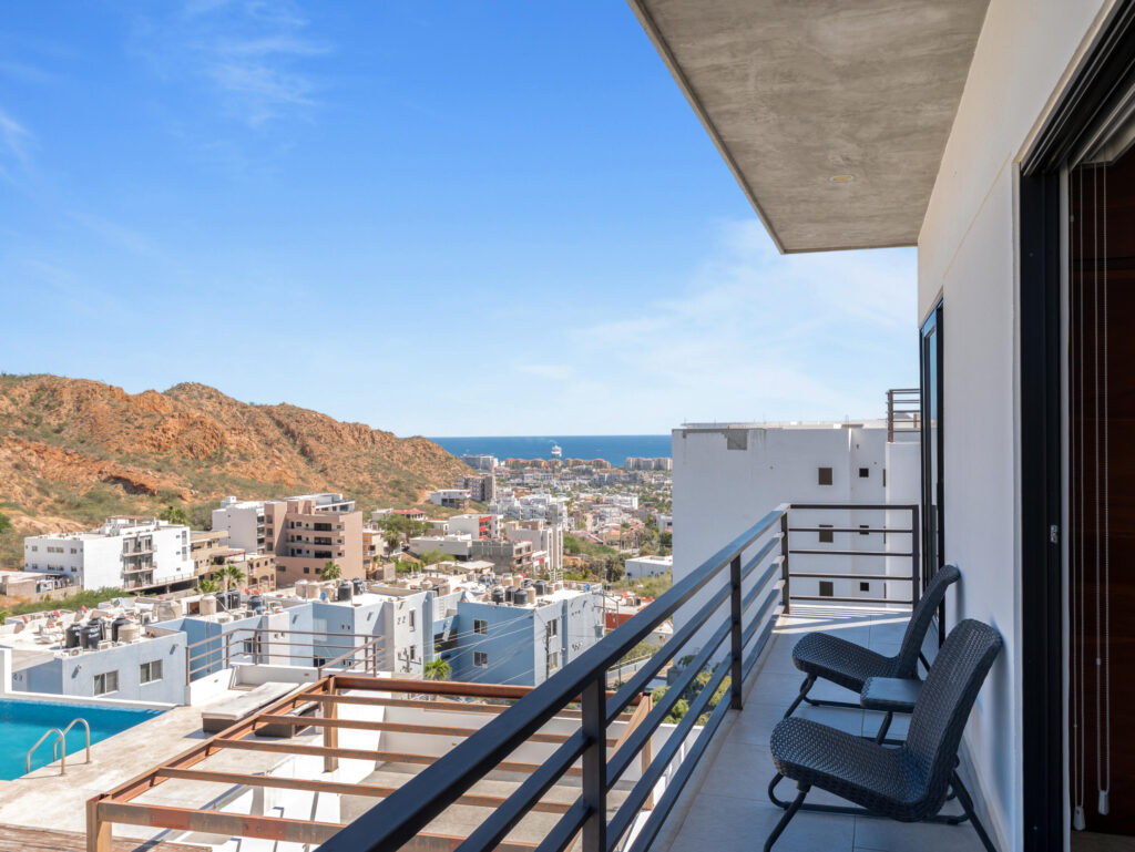 Los Cabos Paraiso Del Tezal Penthouse in Cabo San Lucas - Paraíso del Tezal #401An exclusive, one-of-a-kind custom penthouse in the heart of El Tezal.Fully furnished with designer décor and move-in ready this property combines elegance, comfort, and breathtaking for sale