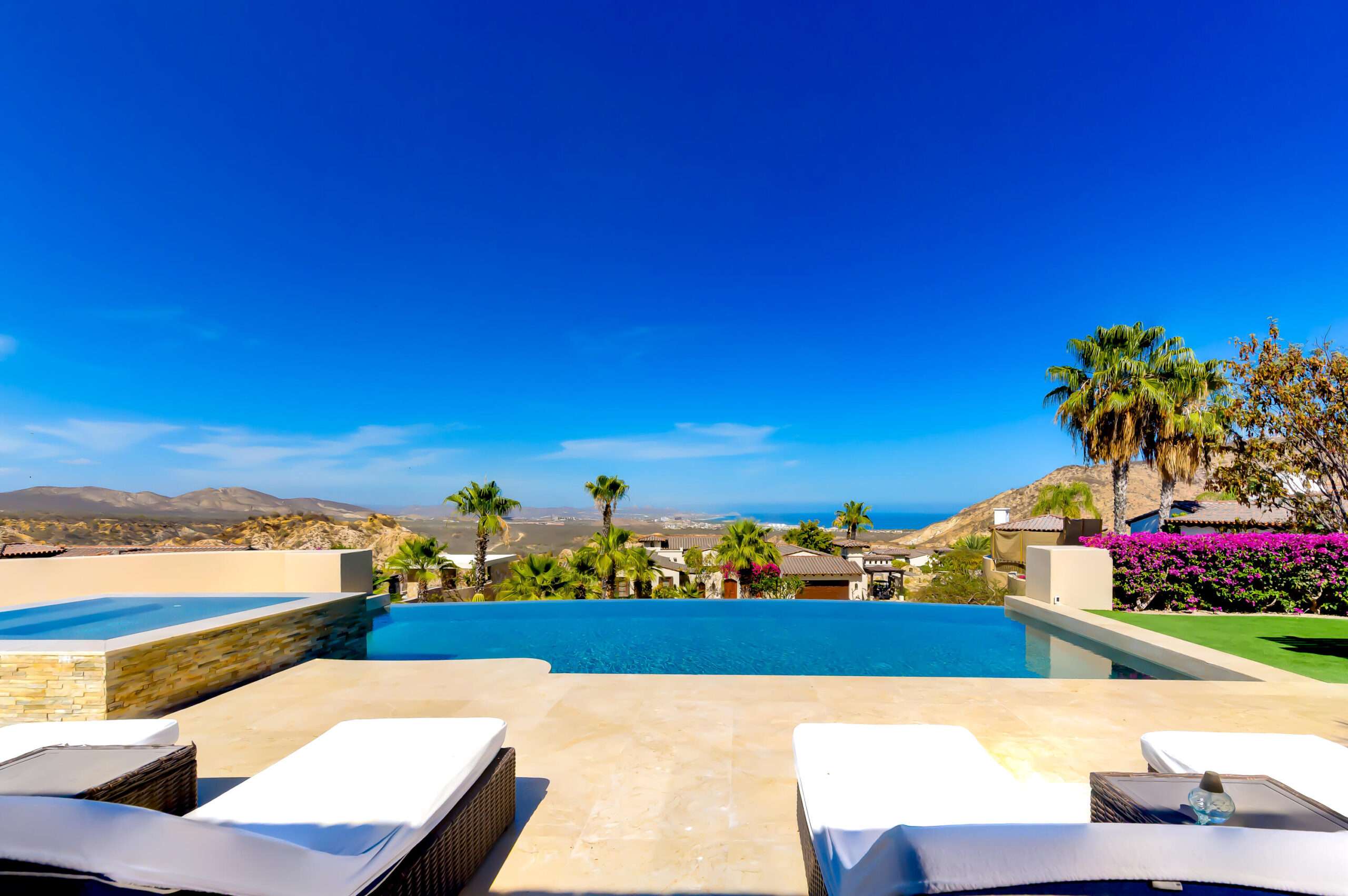 Los Cabos Santa Rosa Strategic Investment in El Zacatal: Dual-Unit Property with High ROI PotentialLocated just one block from the main Blvd. Dr. Ernesto Chánez Chávez, this property is a prime opportunity in one of San José del Cabo's high-demand rental markets. The building features two independent, spacious units designed for modern living.Unit A (2 Bedrooms): A generous layout ideal for small families or professionals. It features a full kitchen with a functional breakfast bar and a complete bathroom.Unit B (1 Bedroom): A cozy, efficient unit perfect for couples or individuals. Includes a kitchen with a built-in bar and a full bathroom. for sale