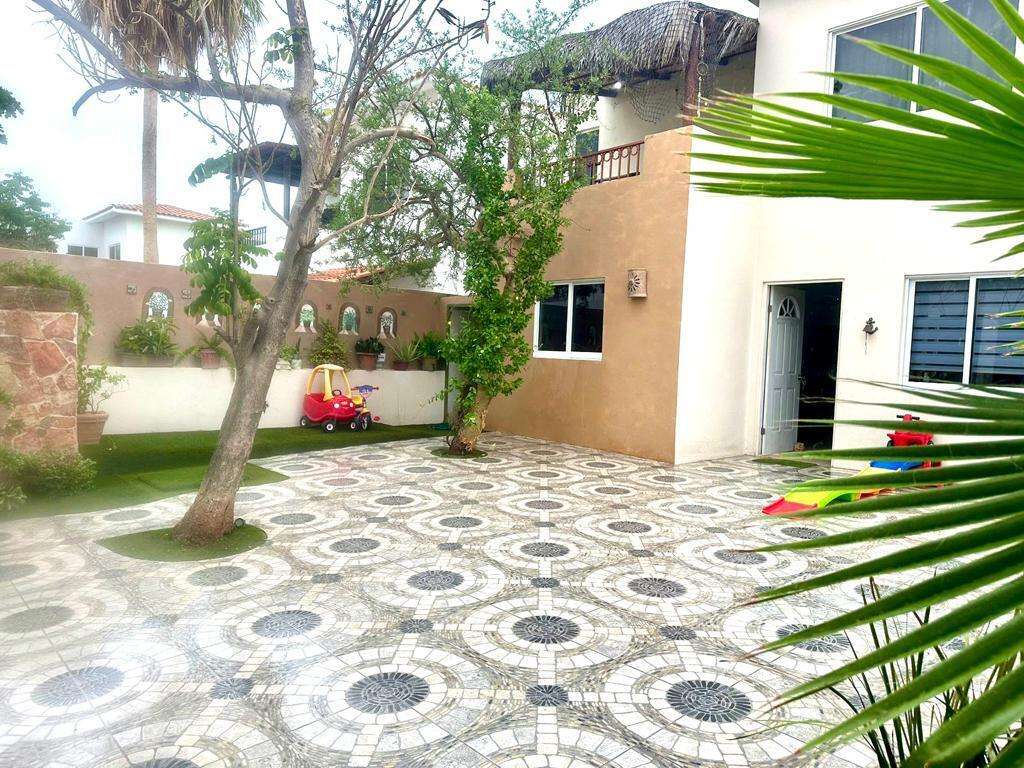 Los Cabos La Cima Descubre esta acogedora casa en La Cima, ubicada en una zona tranquila del corredor turístico de Los Cabos.La propiedad de dos niveles ofrece un diseño funcional con 2 rec/3 baños, ideal tanto para vivir tiempo completo y para inversión vacacional.En planta baja encontrarás espacios bien distribuidos que incluyen área de sala, comedor y cocina, creando un ambiente práctico para la vida diaria.En el segundo nivel se encuentra una estancia adicional, perfecta como sala de TV, oficina o área familiar, la cual tiene el potencial de convertirse en una tercera recámara, brindando mayor flexibilidad según las necesidades del propietario.Ubicada en una zona con fácil acceso a supermercados servicios y playas, esta casa combina comodidad, privacidad y excelente potencial de plusvalía en Discover this inviting home in La Cima, located in a quiet area of the Los Cabos tourist corridor. This two-story property offers a functional design with 2 bedrooms and 3 bathrooms, ideal for full-time living or as a vacation investment. On the ground floor, you'll find well-distributed spaces including a living room, dining room, and kitchen, creating a practical environment for everyday living. The second floor features an additional room, perfect as a TV room, office, or family area, which has the potential to be converted into a third bedroom, providing greater flexibility according to the owner's needs. Located in an area with easy access to supermarkets, services, and beaches, this home combines comfort, privacy, and excellent appreciation potential in Los Cabos. – Residencia Mediterranea 41, Cabo Corridor, Cabo Corridor, BS