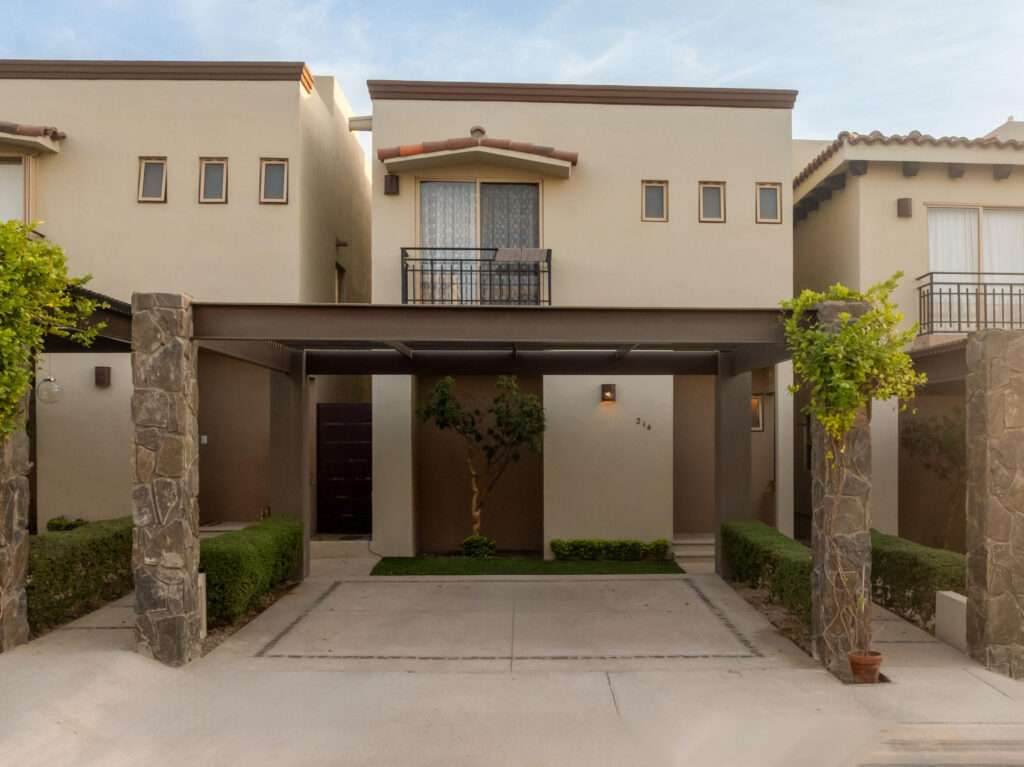 Los Cabos Mediterranea Comfort and privacy all in the heart of El Tezal, in a gated community this 3 bed 3 bath two story home is priced to sell! Mediterranea 41 has a fully secure car port and private patio, perfect for families. An incredible location just steps away from Plaza Novva, restaurants, cafes, shops, are all available and major supermarkets are just down the road. Schools, hospitals and all major amenities are just minutes away, the home is comfortably furnished, air conditioned and has a spacious outdoor area perfect for children to play and pets. A private patio with palapa, mature plants and trees create a very warm inviting space. The location is incredible in El Tezal in a private and peaceful community with a very reasonably priced HOA. – residencial camino del mar, Cabo Corridor, BS