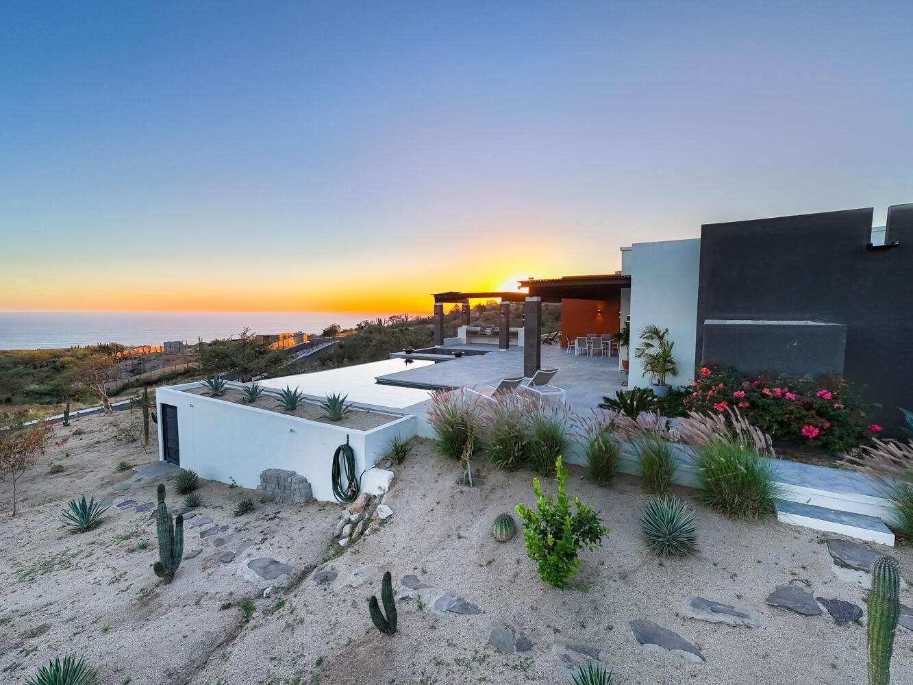 Rolling Hills Casa 16 Blk 26, Pacific, BS