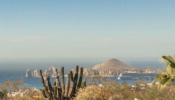 Los Cabos Solaria If you're looking for the ''why I live in Cabo feeling...'' this is it. First-floor end unit in Solaria, where outdoor living is the main event. Off the living room and primary suite, a beautiful patio frames iconic Arch – Solaria, Cabo Corridor, BS