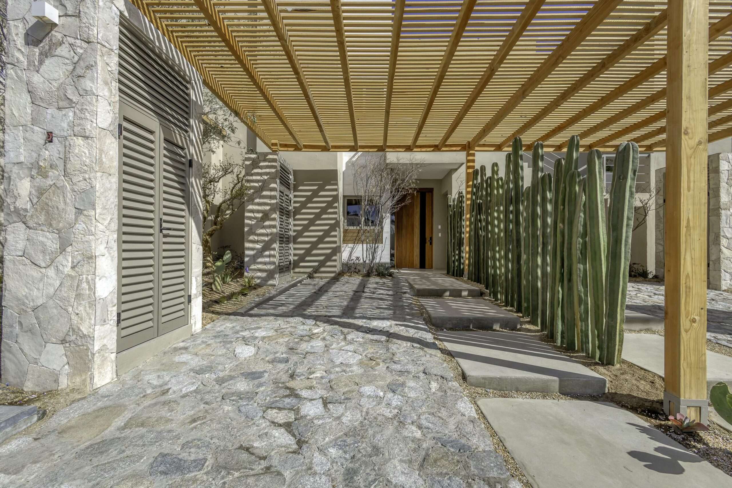 Los Cabos Cabo Bello Casa Granite, situated in the beachside gated community of Cabo Bello, brings together coastal living and everyday comfort just a short stroll from the swimmable beach. The main residence features three bedrooms and three bathrooms, of which two of these bedrooms are on a separate and private side of the house sharing an ocean for sale