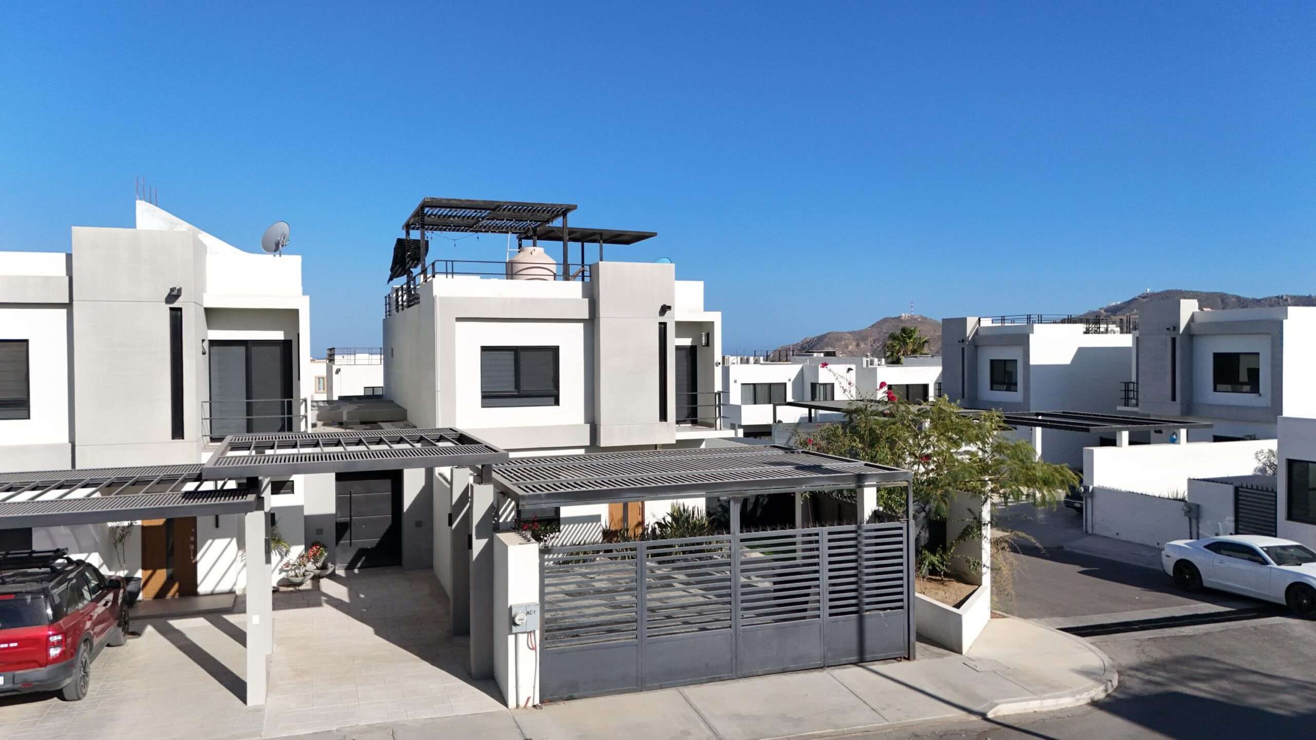 Los Cabos Vista Vela Spacious 3-bedroom, 3.5-bathroom home located just behind Soriana El Tezal. Offered unfurnished, this property features a private rooftop with ocean for sale