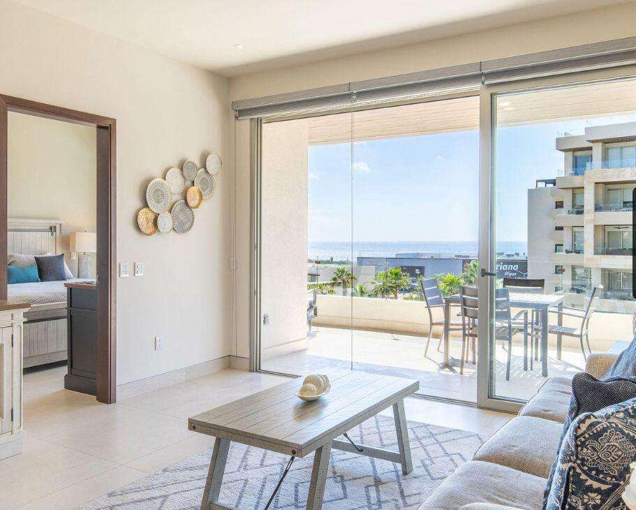 Los Cabos Cabo Costa TURNKEY FULLY FURNISHED 2-BEDROOM CONDO WITH PRIVATE PLUNGE POOL. Beautiful turnkey 2-bedroom ground-floor condo in Duna Tower at Cabo Costa, Cabo San Lucas. Features a private patio with dipping pool, ideal for seamless indoor-outdoor living and strong rental appeal. The unit offers two spacious en-suite bedrooms and a modern design with neutral finishes, creating a comfortable and inviting space.Cabo Costa is a newer community designed to blend architecture with nature, offering a tranquil and upscale environment.Amenities include clubhouse, infinity pool, gym, sundeck, kids' area, jacuzzi, wet bar, snack bar, and massage area.Ideal as a vacation home or investment property. – V 3 E 6 Campestre del Nogal Tezal CSL, Cabo Corridor, BS