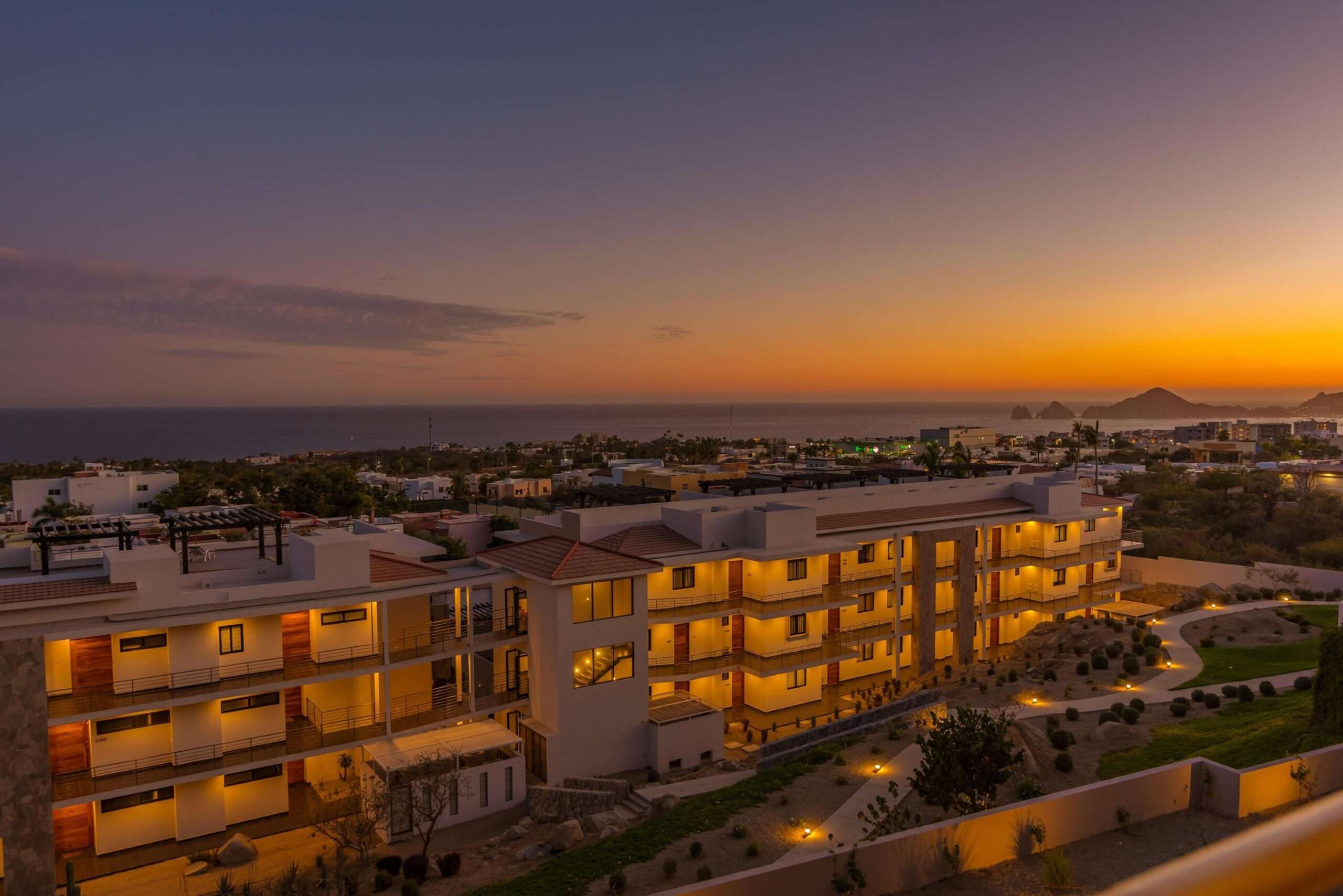 Los Cabos Tramonti Turnkey 3rd-floor condo with ocean for sale