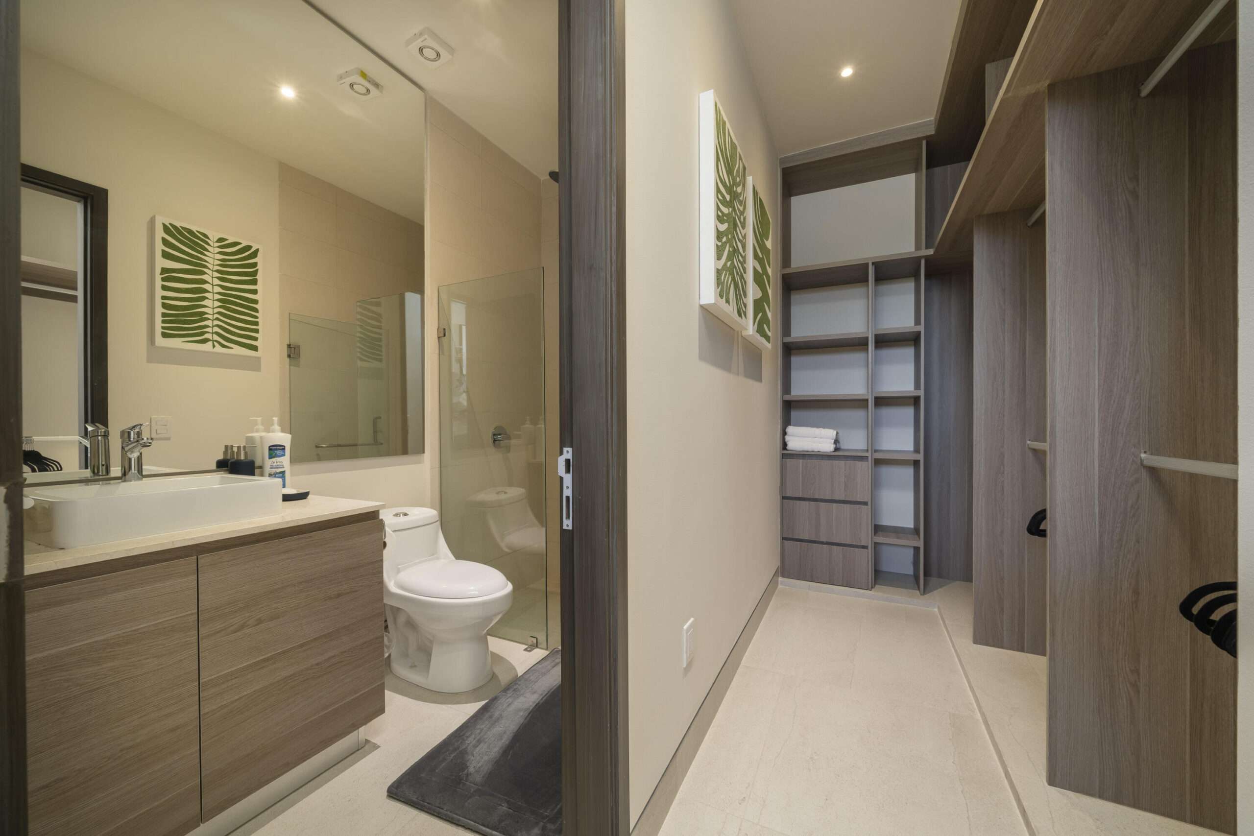 Los Cabos Vista Vella Ii This beautiful turn-key condo in Vista Vela II offers luxury and an unbeatable location. Enjoy stunning Arch and ocean for sale