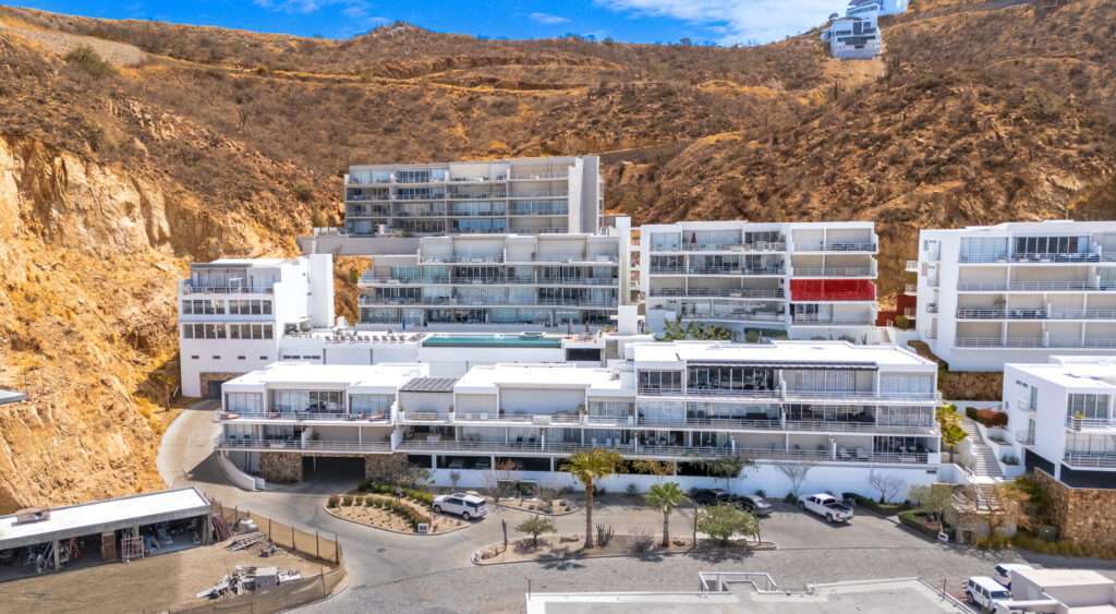 Los Cabos Cascadas Welcome to Las Cascadas 611, located in the prestigious Pedregal community. This elegant 2-bedroom, 2-bathroom residence offers breathtaking – Camino Bonito, Cabo San Lucas, BS